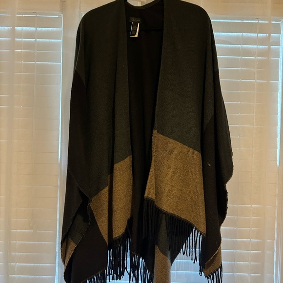 Black and Tan Fringe Poncho - Picture 1 of 2